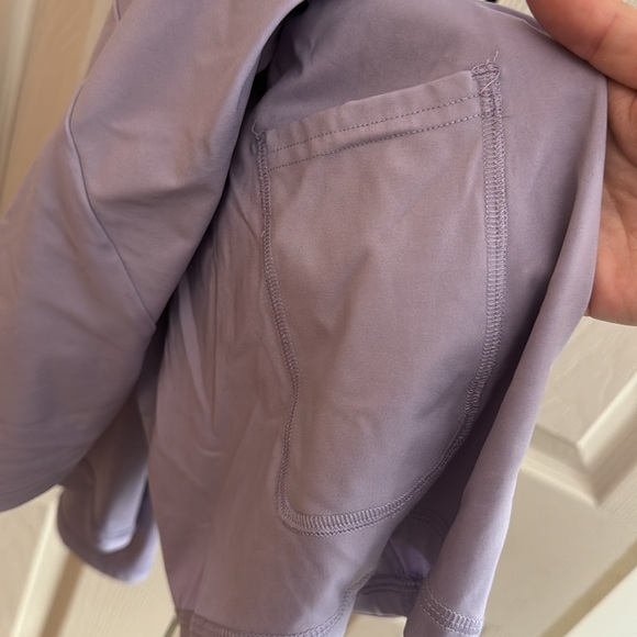 Light purple active dress with shorts underneath and a pocked for your cell - Picture 4 of 4